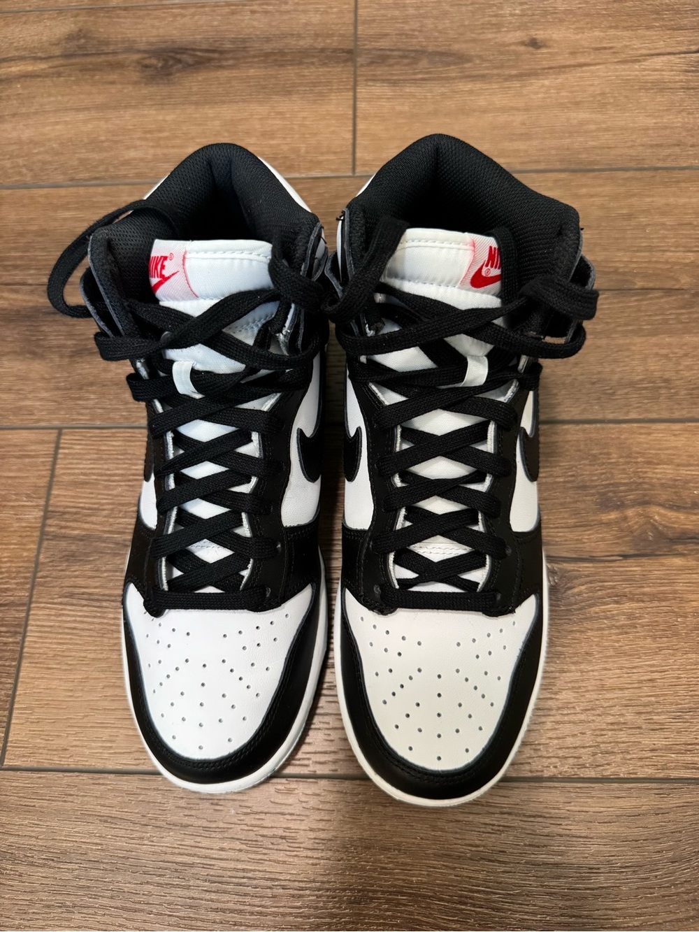 Nike Panda Dunks - Picture 2 of 4